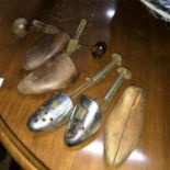 A lot of five vintage display items for shoes