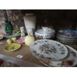 A mixed lot of collectable of collectable porcelain to include Wedgwood, Old Foley, Dartmouth &