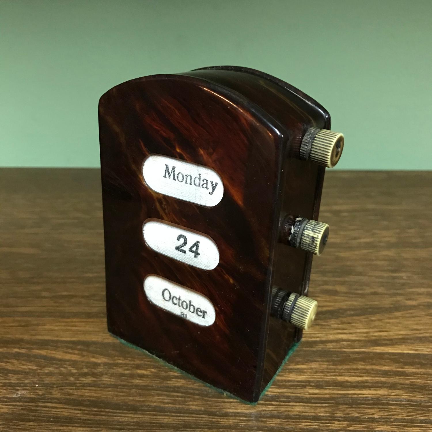 An early 1900's tortoise shell desk calendar. Measures 10cm in height - Image 2 of 5