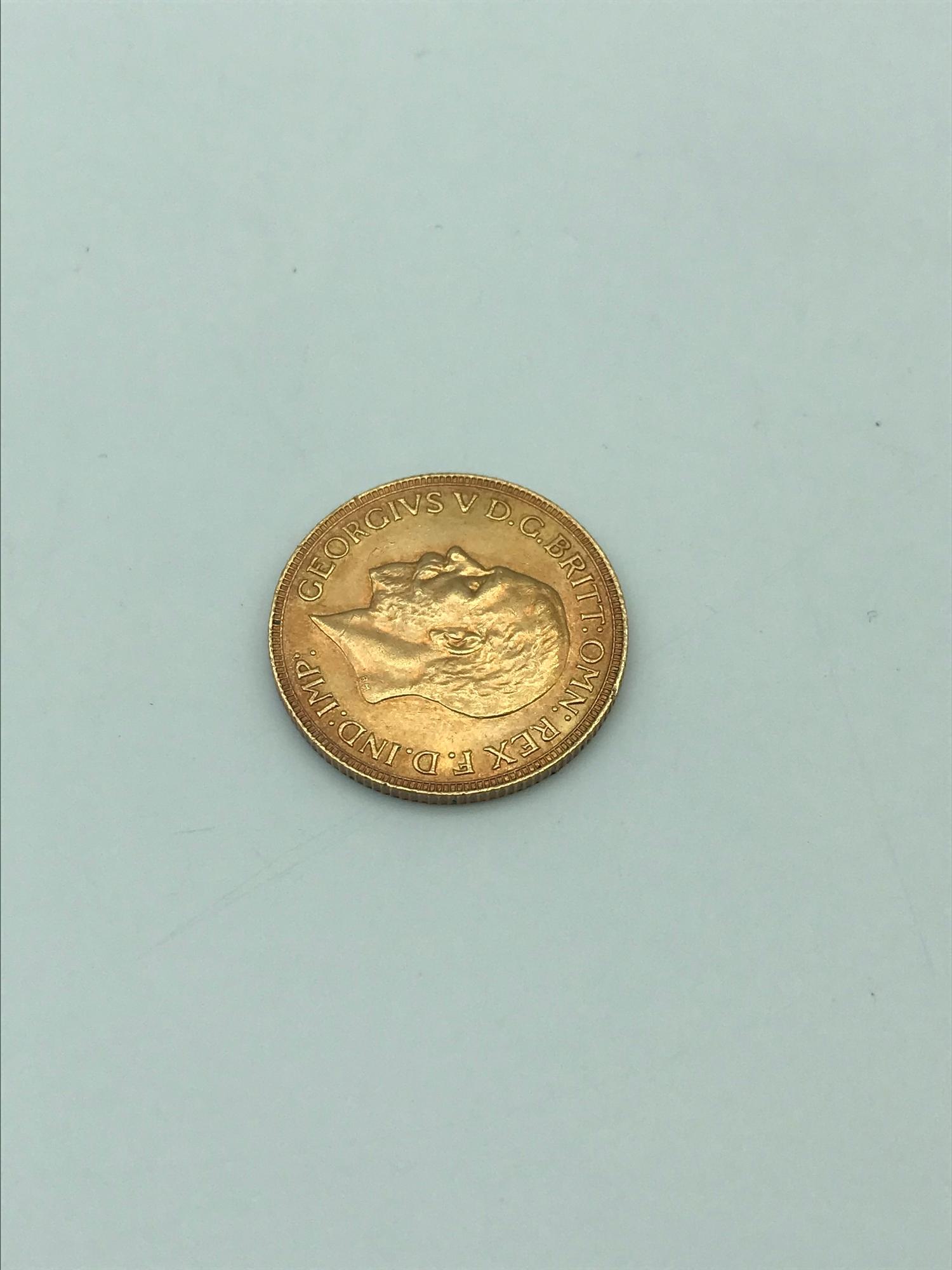 A Gold 1931 full sovereign coin.