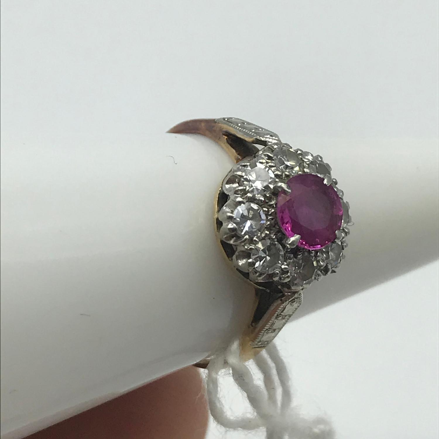 An 18ct gold and platinum ladies ring set with 8 diamonds and a large single ruby stone. Weighs 2. - Image 4 of 4