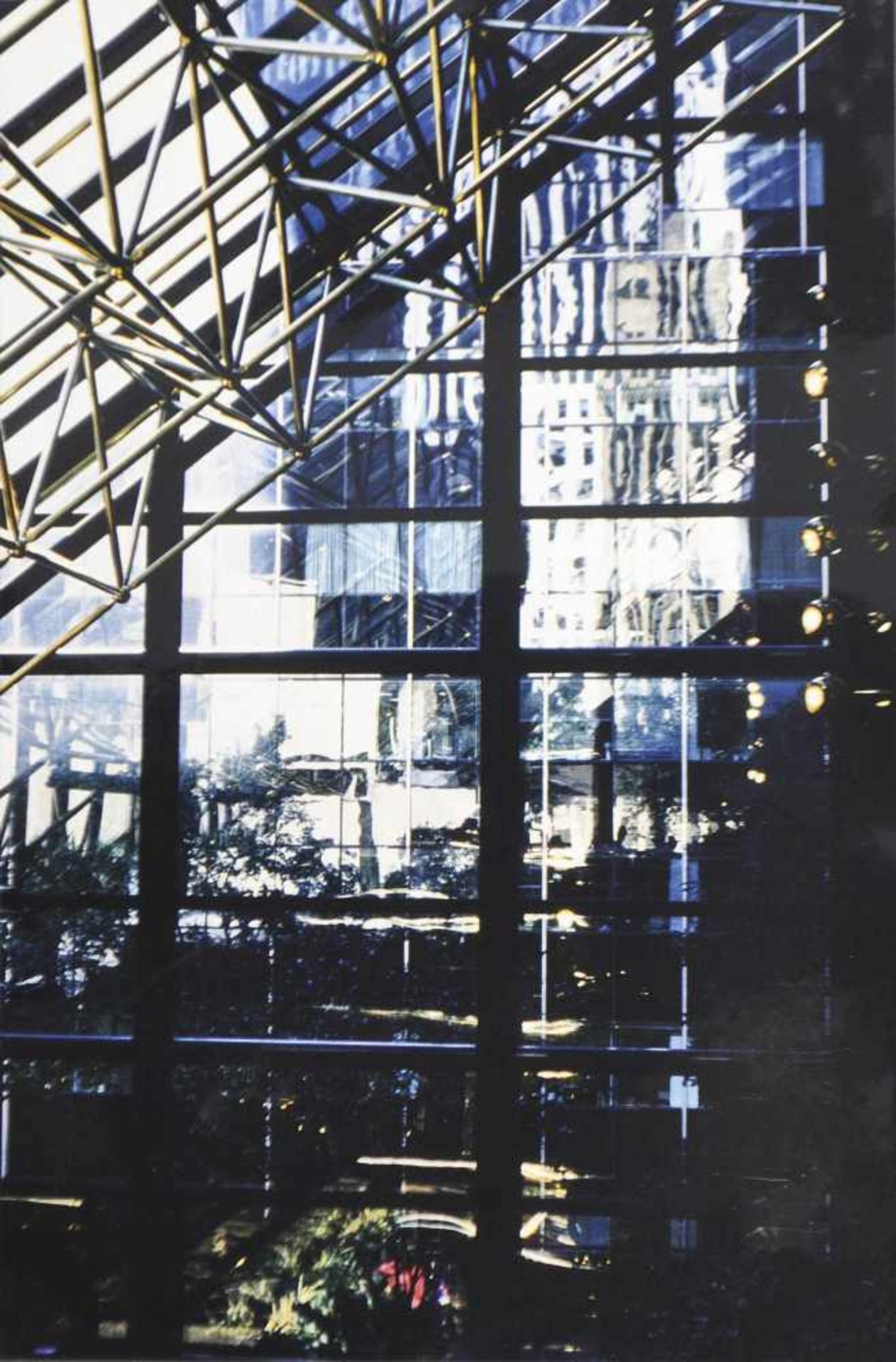 Wolff Buchholz Manhattan  Trump Tower;Farbfotografie, 46 x 30 cm Signiert, verso betitelt u.