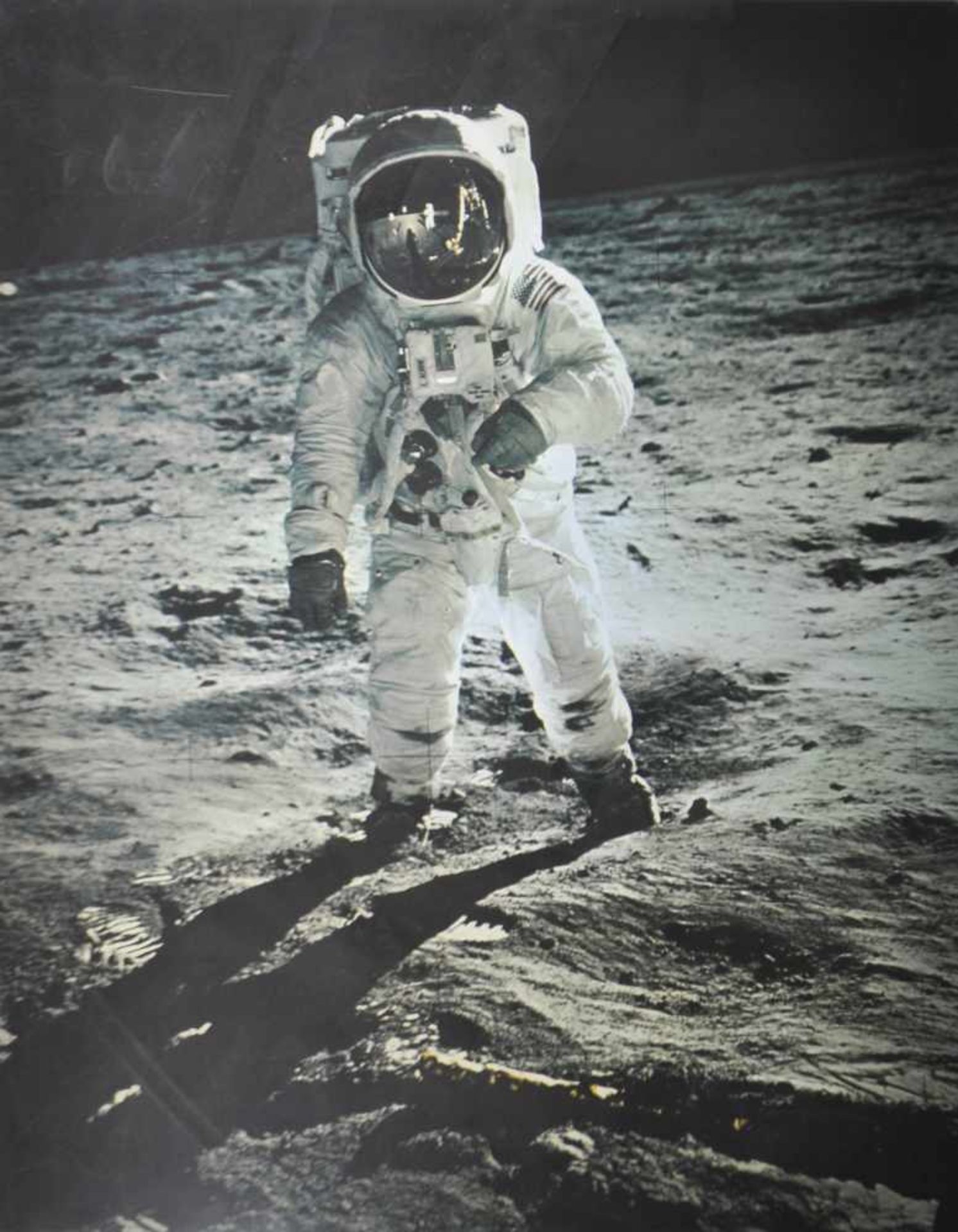 Fotografie/Fotografia Hasselblad Neil Amstrong beim Mondspaziergang, 1969;Farbfotografie., 47,5 x 38