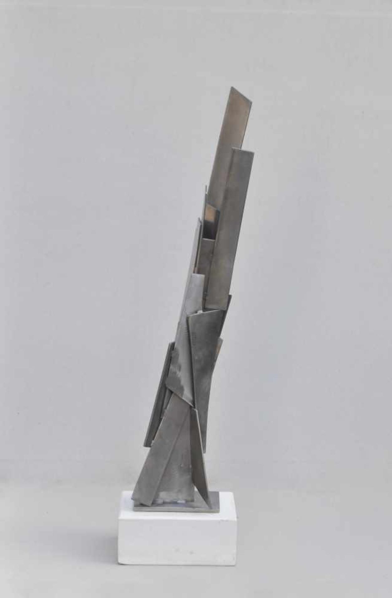 Christian Peschke (Bad Säckingen 1946  Bad Säckingen 2017)Ohne Titel;Stahl, Höhe 88 cm, Entwurf der