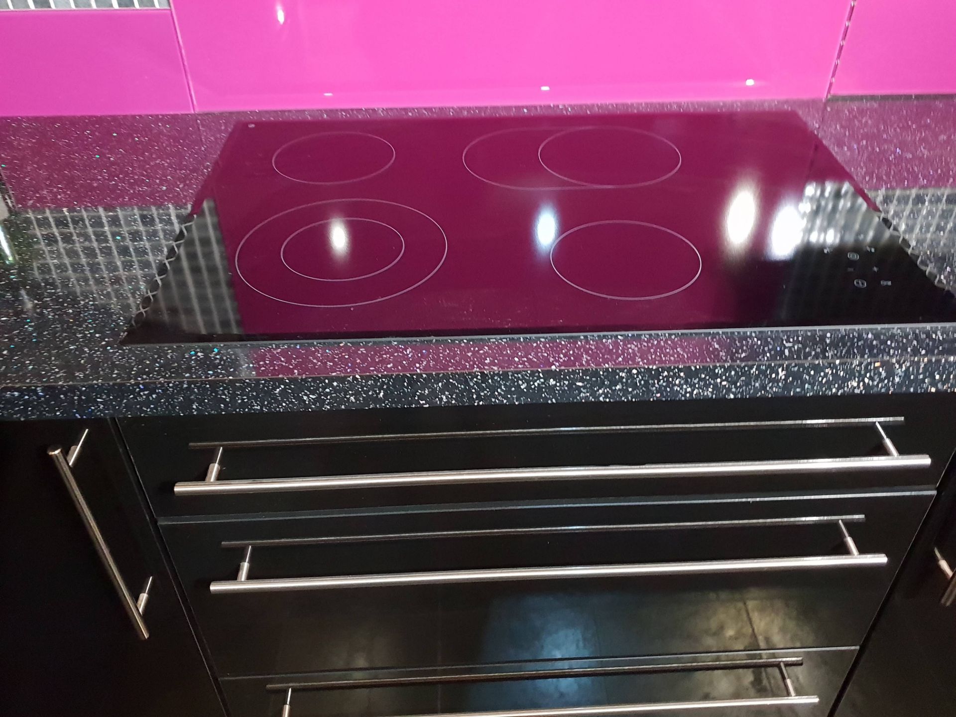 High gloss black display kitchen - Image 5 of 9