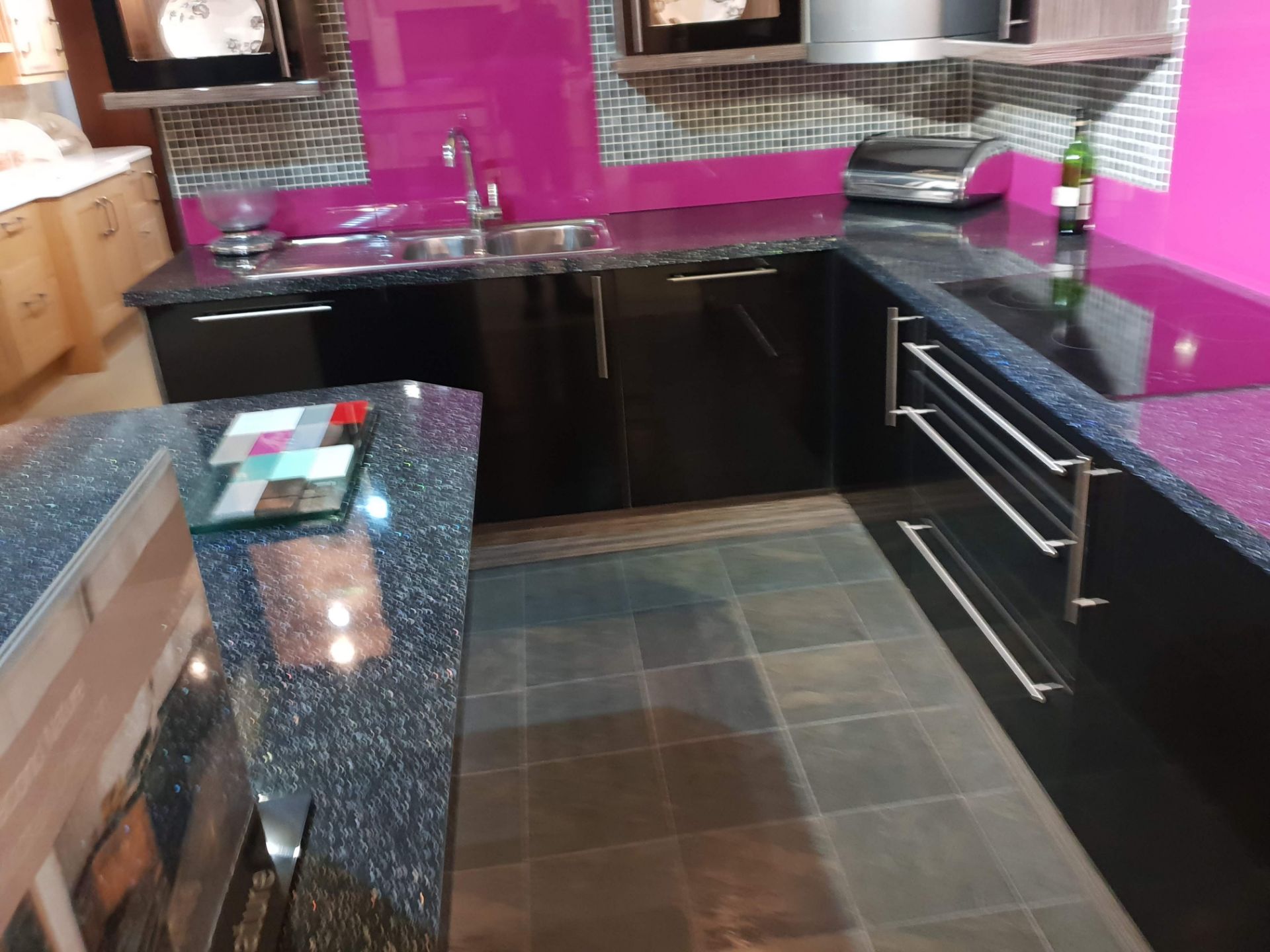 High gloss black display kitchen - Image 7 of 9