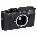 Leica M6 Body, 1986Leitz, Wetzlar. No. 1711153, type 10404, black, base plate with user marks.