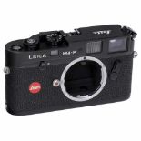 Leica M4-P Body, 1982Leitz, Canada. No. 1564208, black, excellent condition. With body cap.