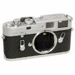Leica M4 Body, 1967Leitz, Wetzlar. No. M4-1180755, chrome, shutter speeds working unevenly. With