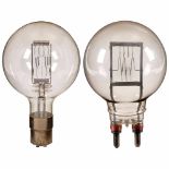 2 Spotlights1) Philips F7 220 V 5000 W, one filament loose. – And: 2) Philips 220 V 2000 W, plug-