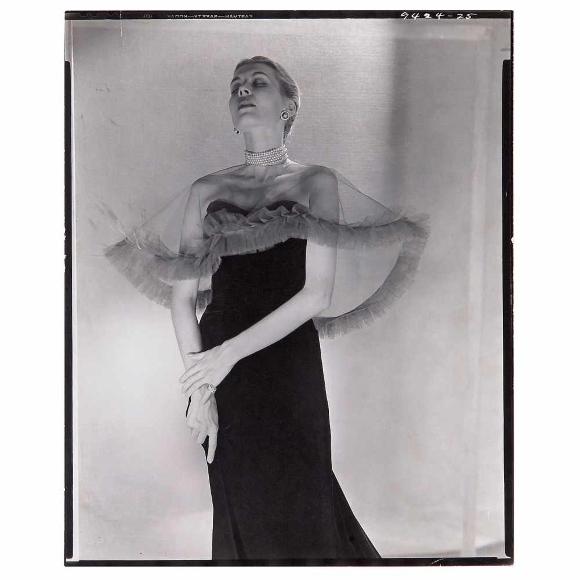 Sir Cecil Beaton (1904–1980)"Fashion Study", 1930. Silver print 20 x 25 cm. Front label: "Neg. No.