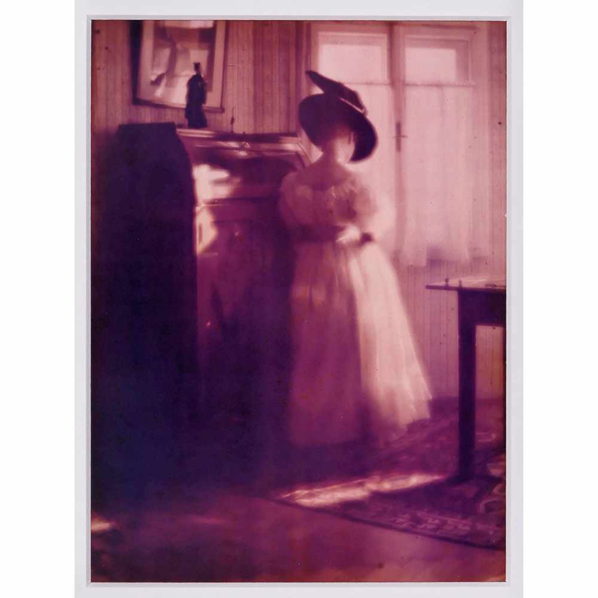 Heinrich Kühn (1866–1944)"Lady in back light" (H. Kühn, 1912). Reprint from original autochrome