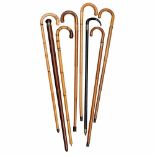 8 Walking Stick Tripods and UmbrellasVarious producers. 6 walking stick tripods: 2 "Jaki" D.R.P.,