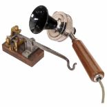 Siemens & Halske Carbon Microphone, 1909Hand microphone with speaking horn, with switch.Zustand: (