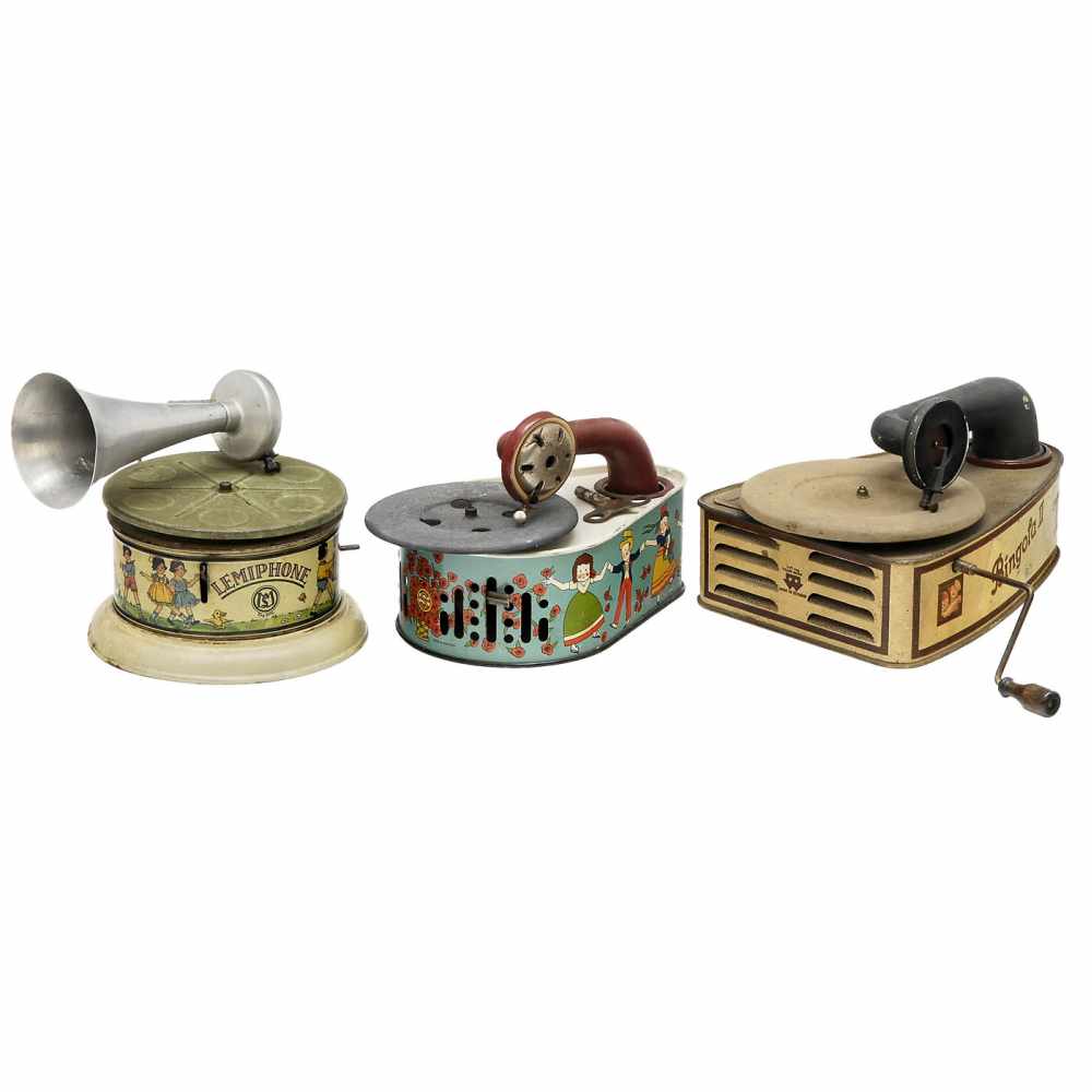 3 Toy Gramophones, c. 19251) Bingola II, Bing Werke, Nuremberg. Lithographed tin, spring-driven,