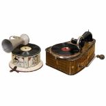 2 German Toy Gramophones, c. 1920Bing Werke in Nuremberg. Lithographed tin. 1) Kiddyphone. - And: 2)