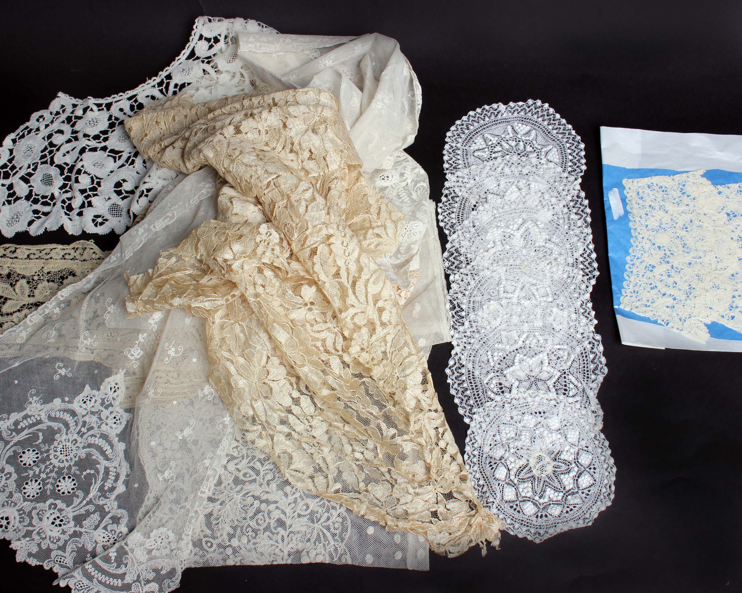 A collection of 19th and early 20th Century lace, to include a Honiton lace collar, a tambour lace