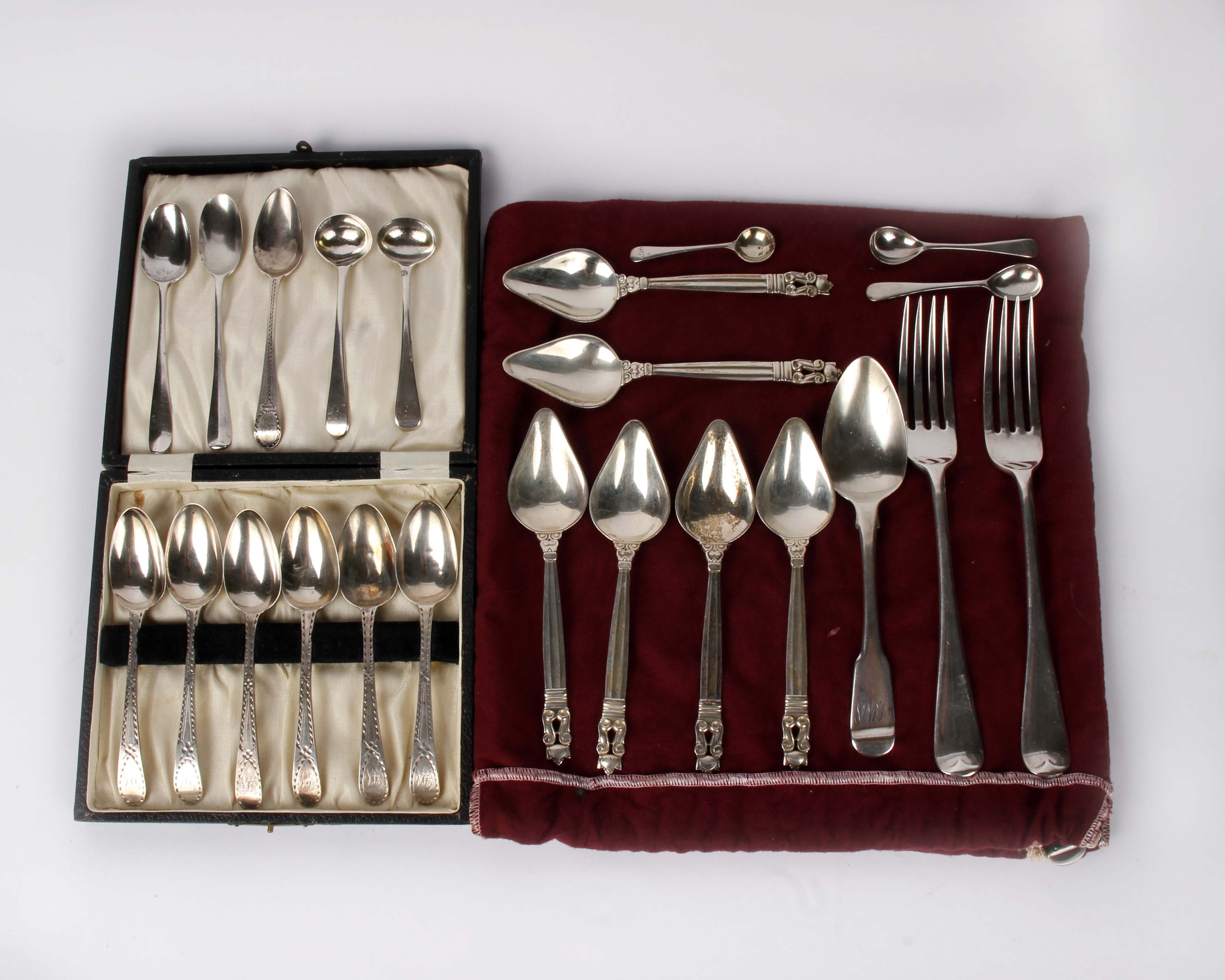 A collection of sterling silver items to include a boxed set of bright cut tea spoons and other