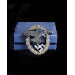 Militaria. A replica World war II Luftwaffe observers award in fitted blue box marked