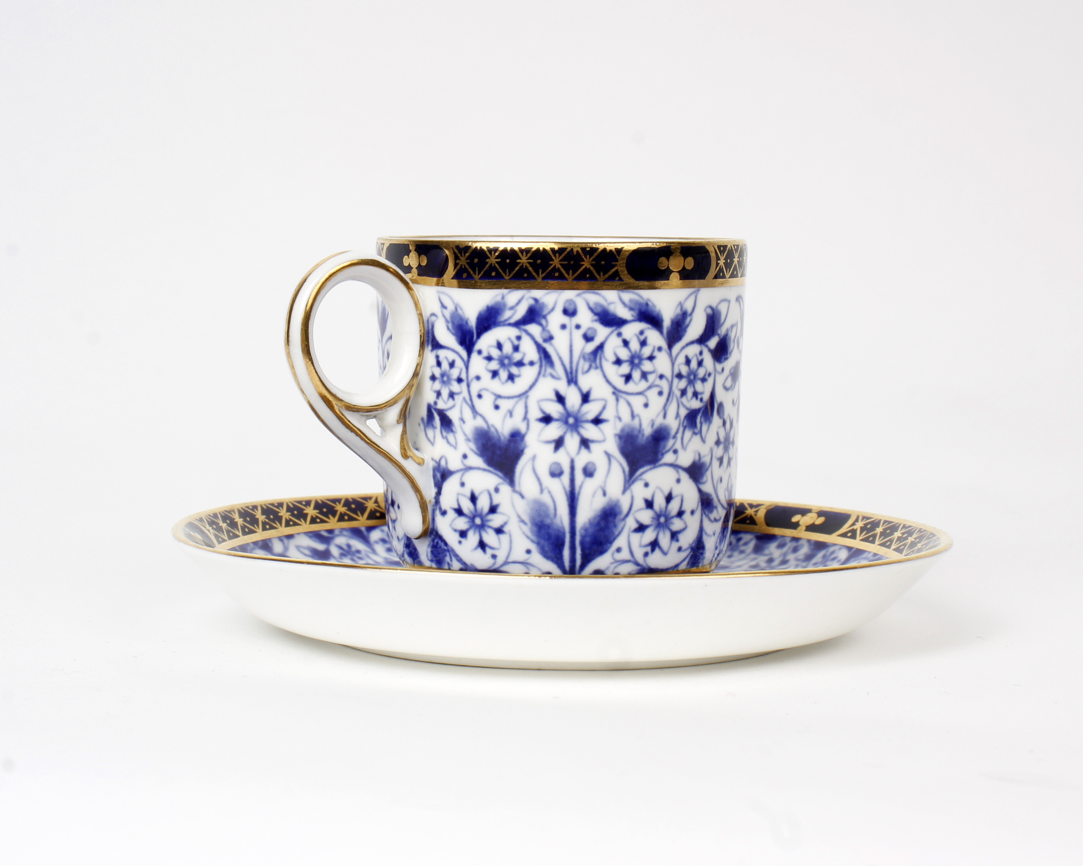 A set of four Royal Crown Derby coffee cans and saucers, plus 2 saucers, blue/white floral - Image 2 of 3