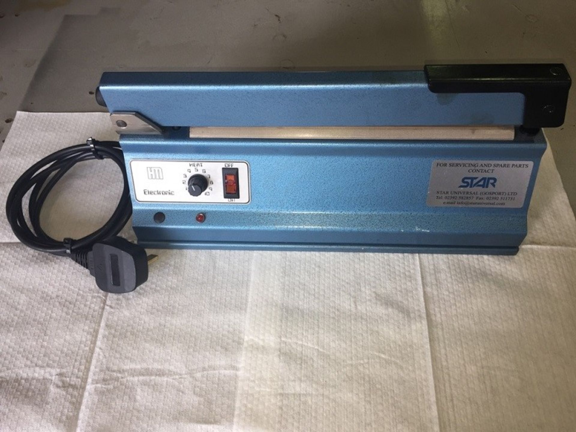 Hulme Martin hand operated impulse bench heat seal - Image 2 of 5