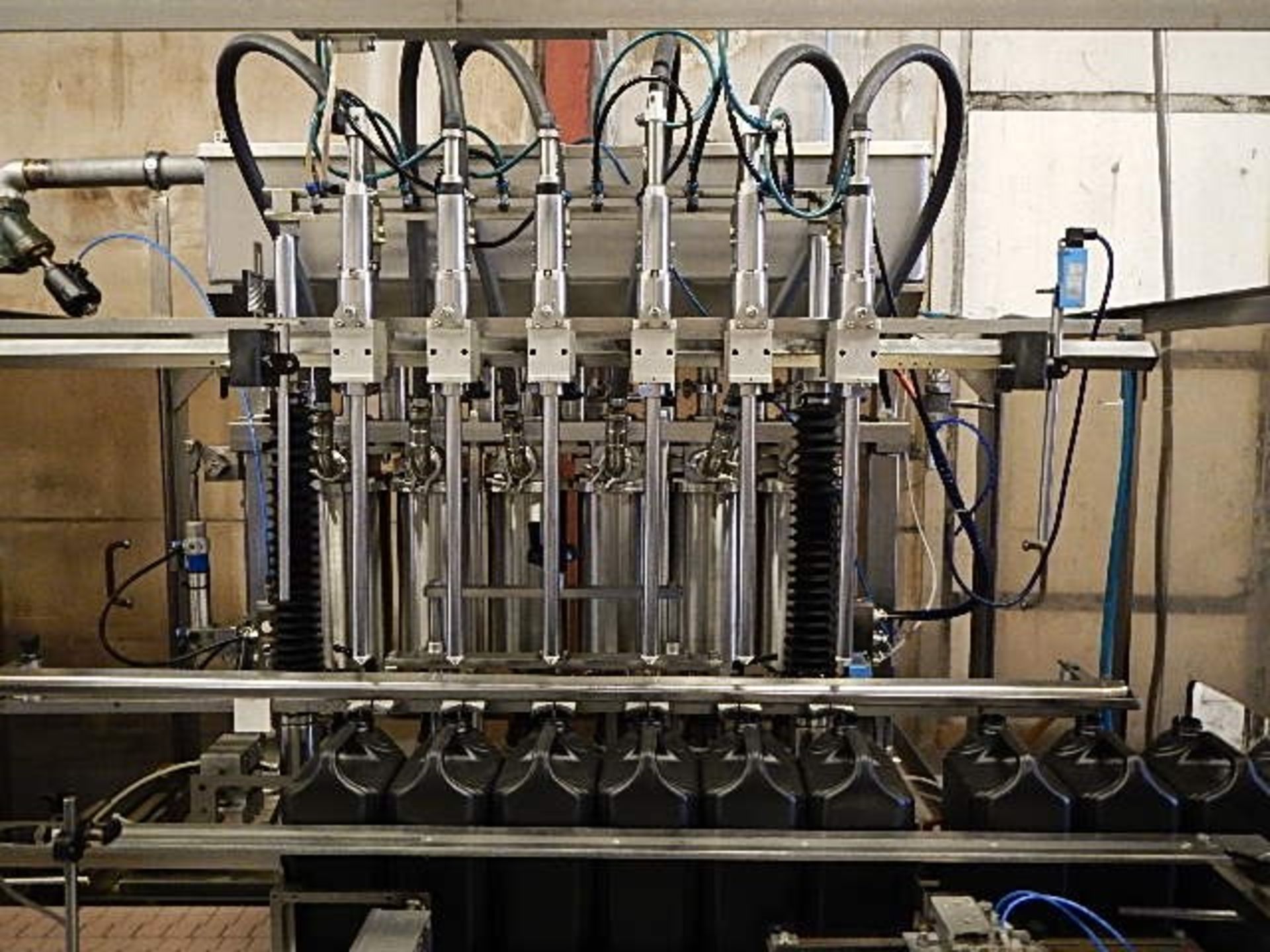 Rationator 6 head 5 litre filling line comprising: - Image 3 of 16