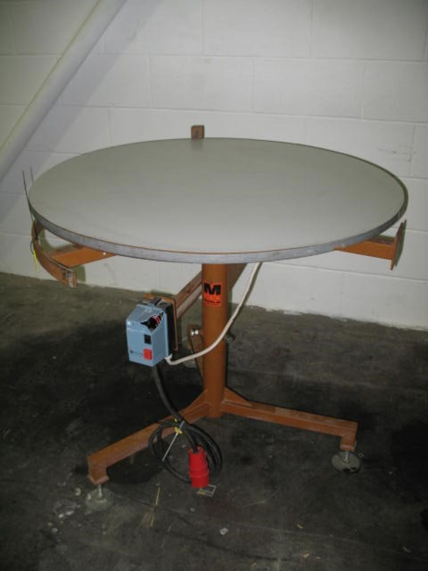 Moving 1000mm diameter rotary table. Painted frame - Image 2 of 4