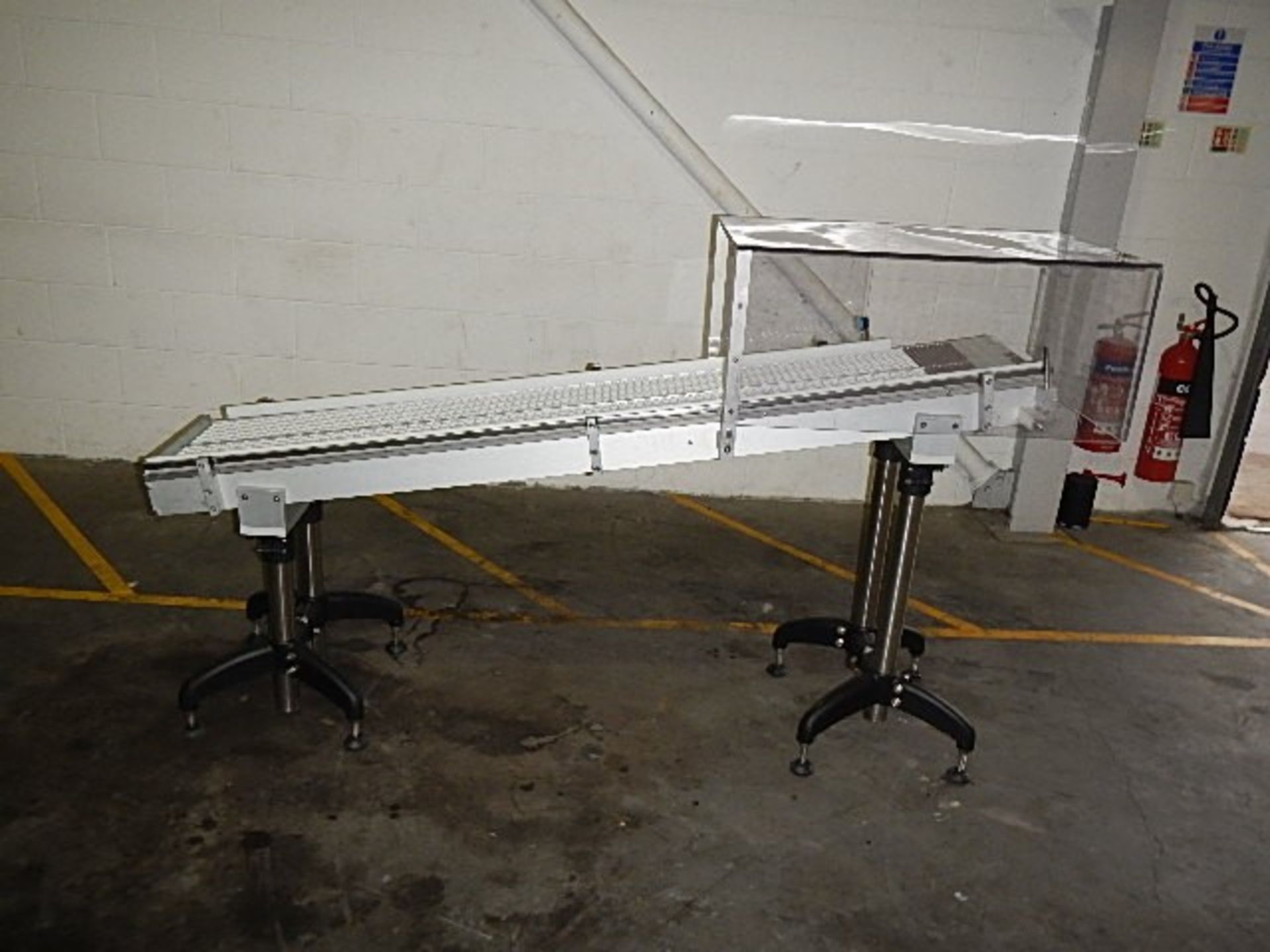 Angled roller conveyor. Aluminium construction. Gu - Image 2 of 6