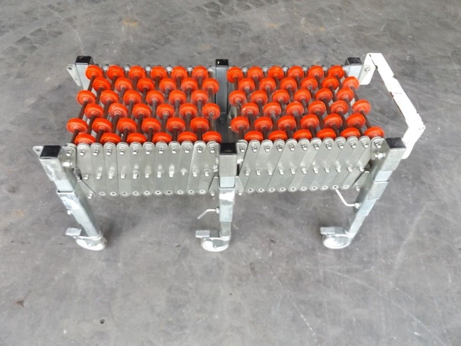 Expandable heavy duty roller conveyor with steel f - Image 2 of 4