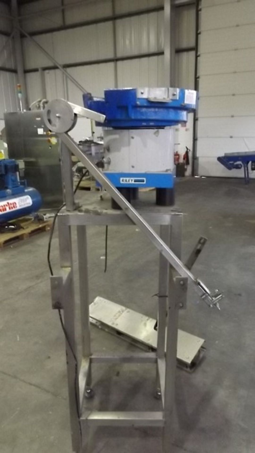 CMC single head screw capper with vacuum pick and - Image 15 of 15