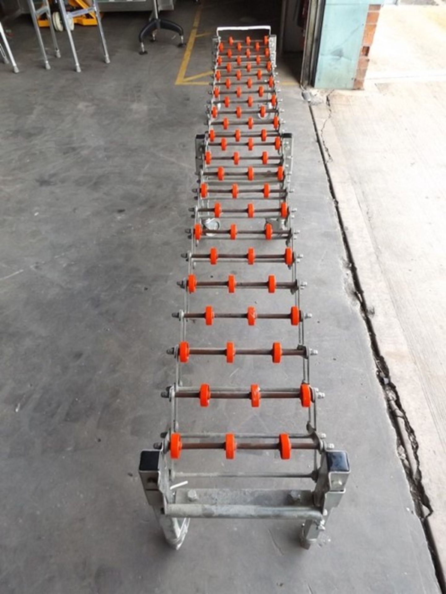 Expandable heavy duty roller conveyor with steel f - Bild 3 aus 4