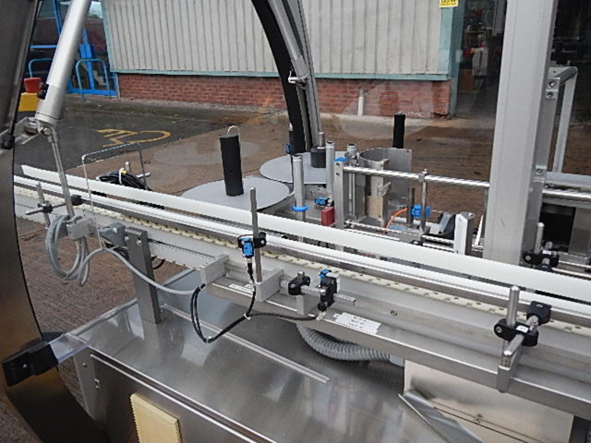 Herma 132 M series high speed wrap around labeller - Image 12 of 19