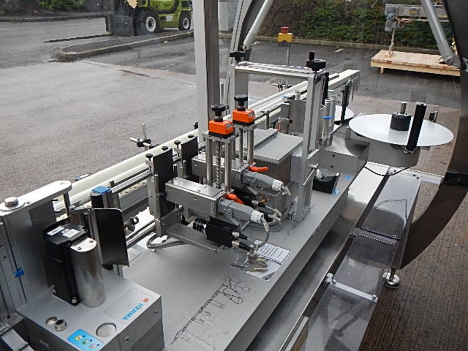 Herma 132 M series high speed wrap around labeller - Image 11 of 19