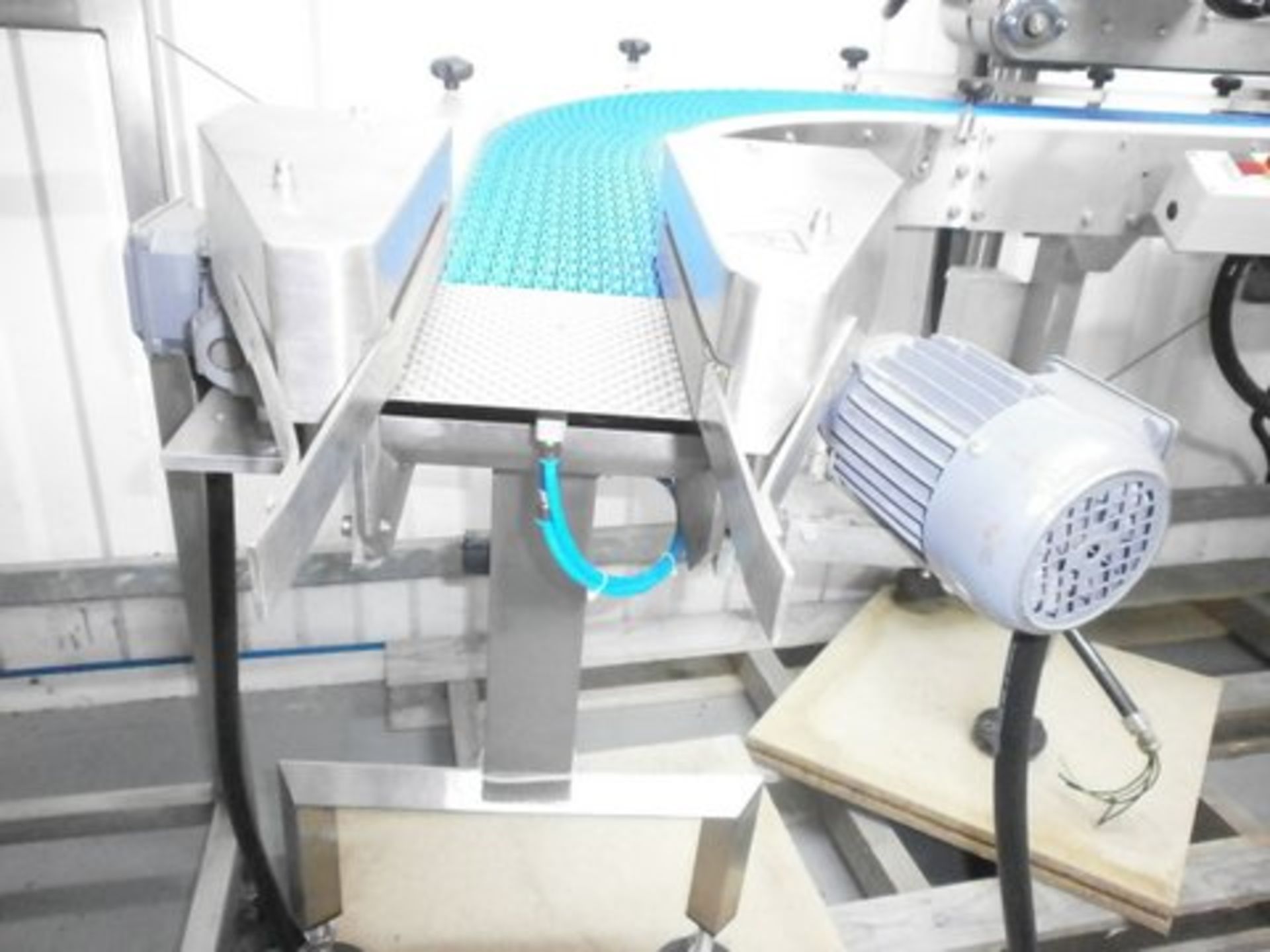 Transfer Conveyor with Laetus 6012 Pharma code rea