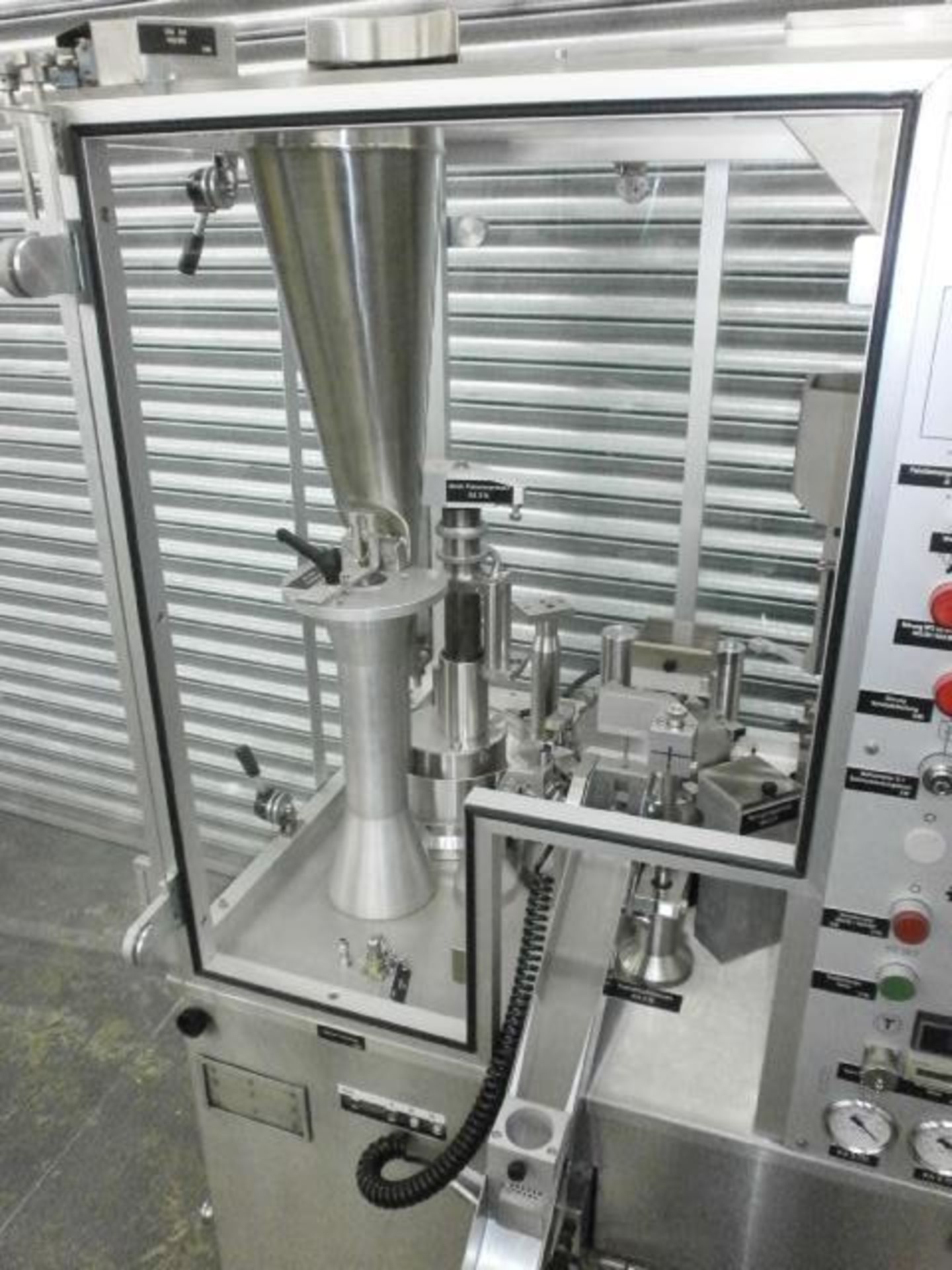 Macofar Capsule Filler Model: MT5 Serial No: 220.0 - Image 4 of 11