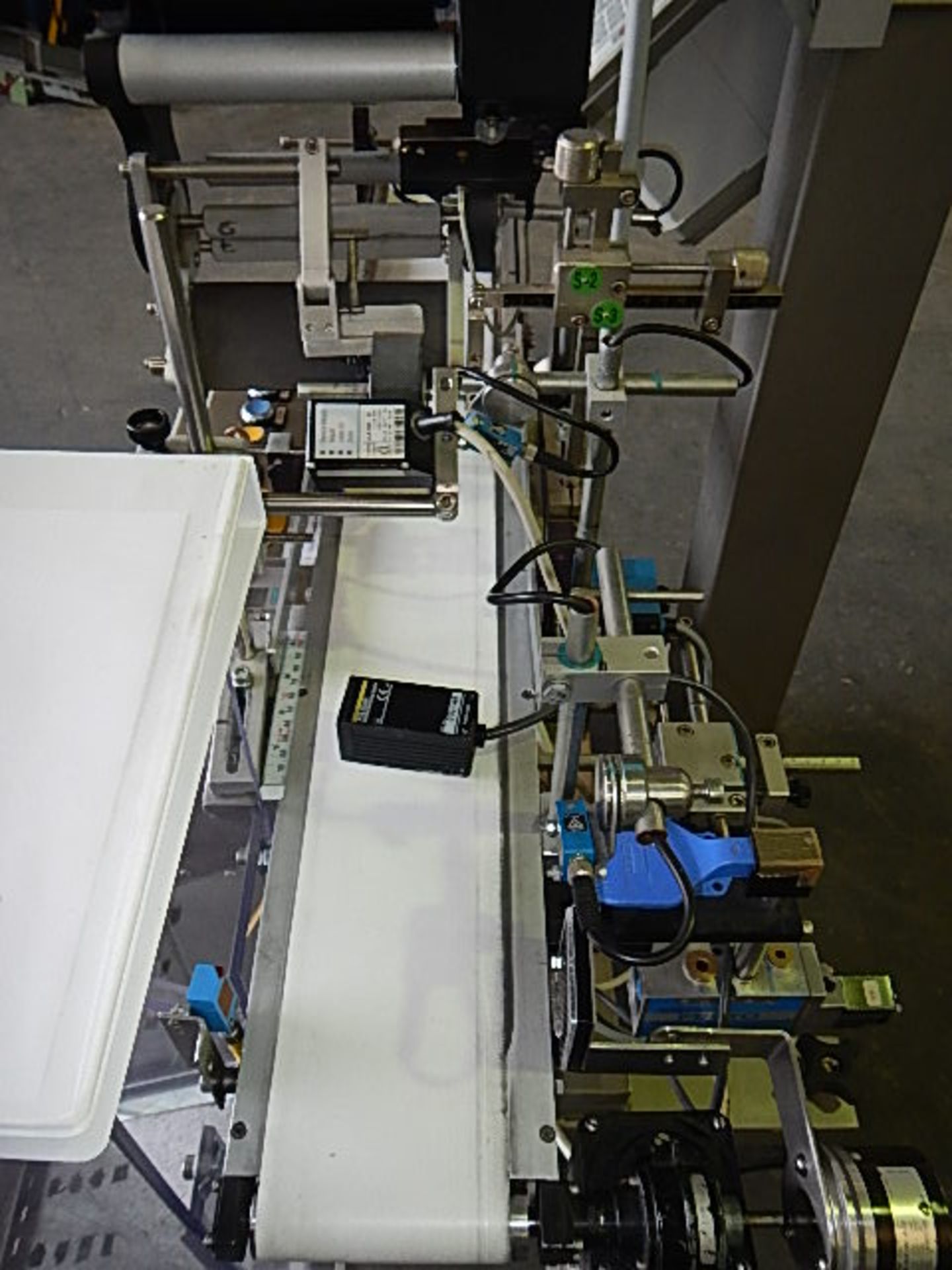 Arca Etichette model Performance top label applica - Image 3 of 13