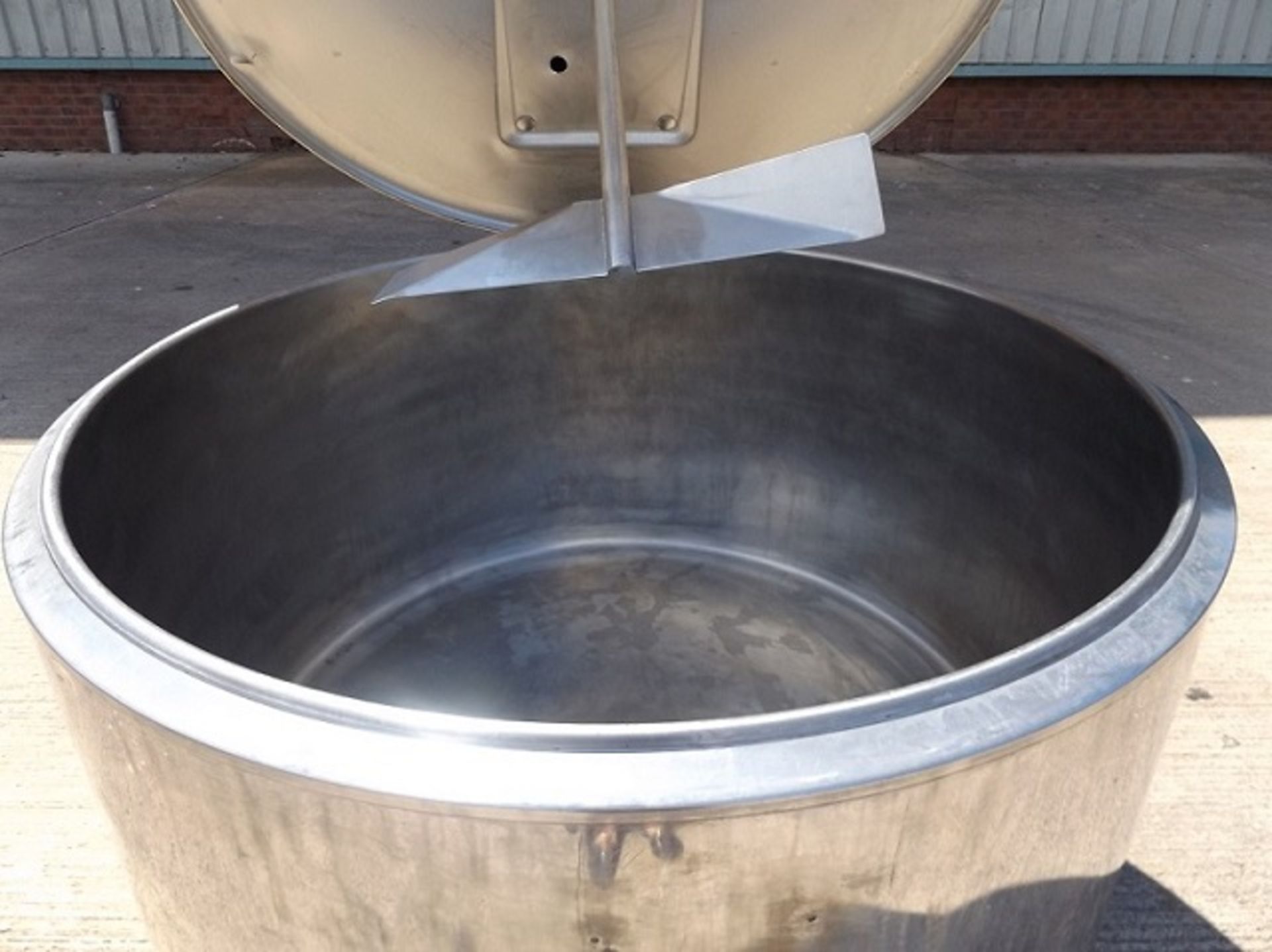 Stainless Steel 600L Jacketed Blending Vessel with Hinged Lid/Infeed Ports/Bladed Stirrer/Outlet - Image 6 of 11