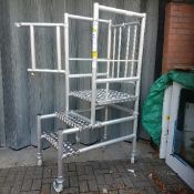 Portable Scaffolding Platform / Steps