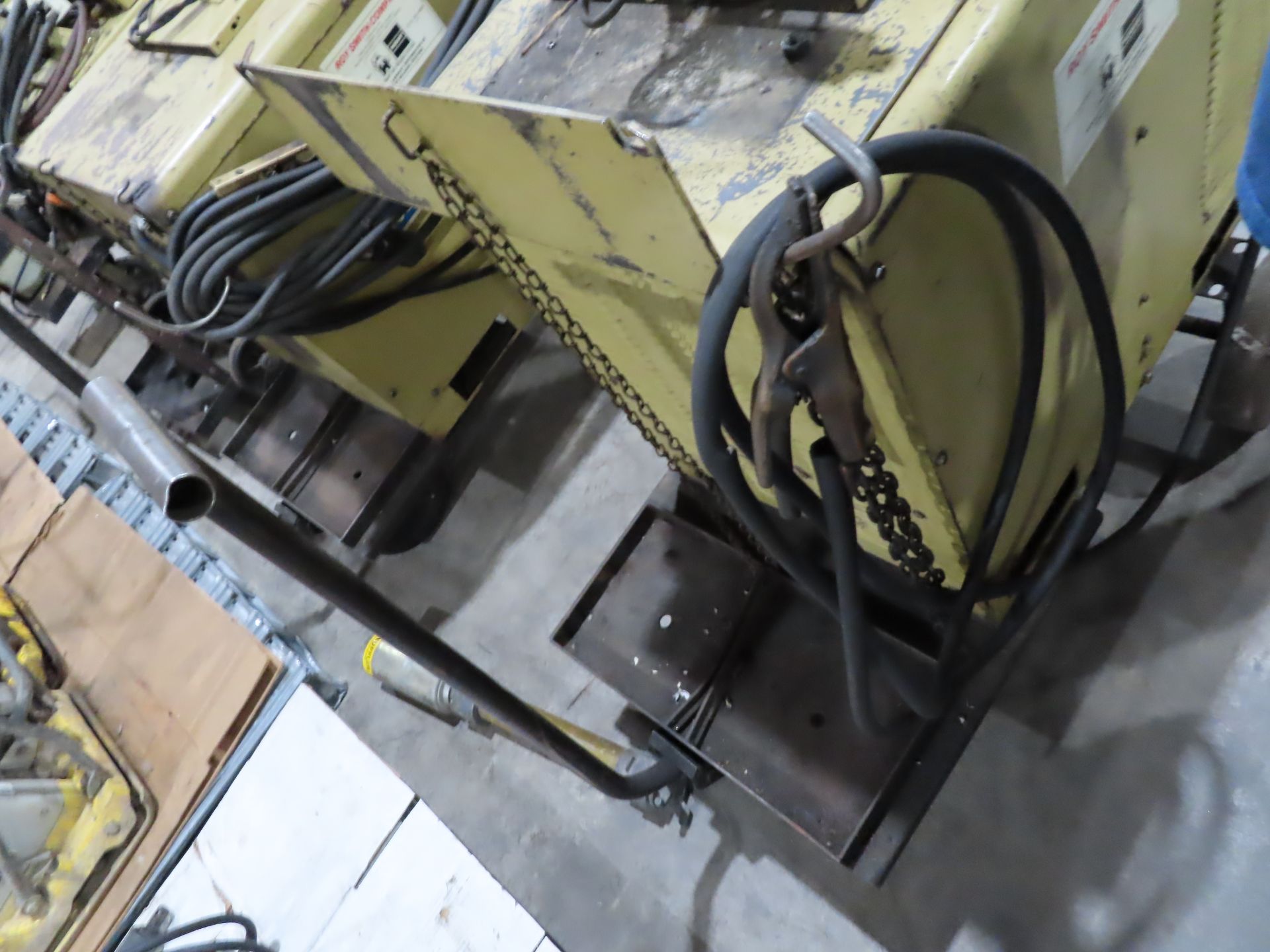 Hobart 300 amp welder with Hobart 2410 feed unit. This item can be picked up onsite with no - Image 6 of 6