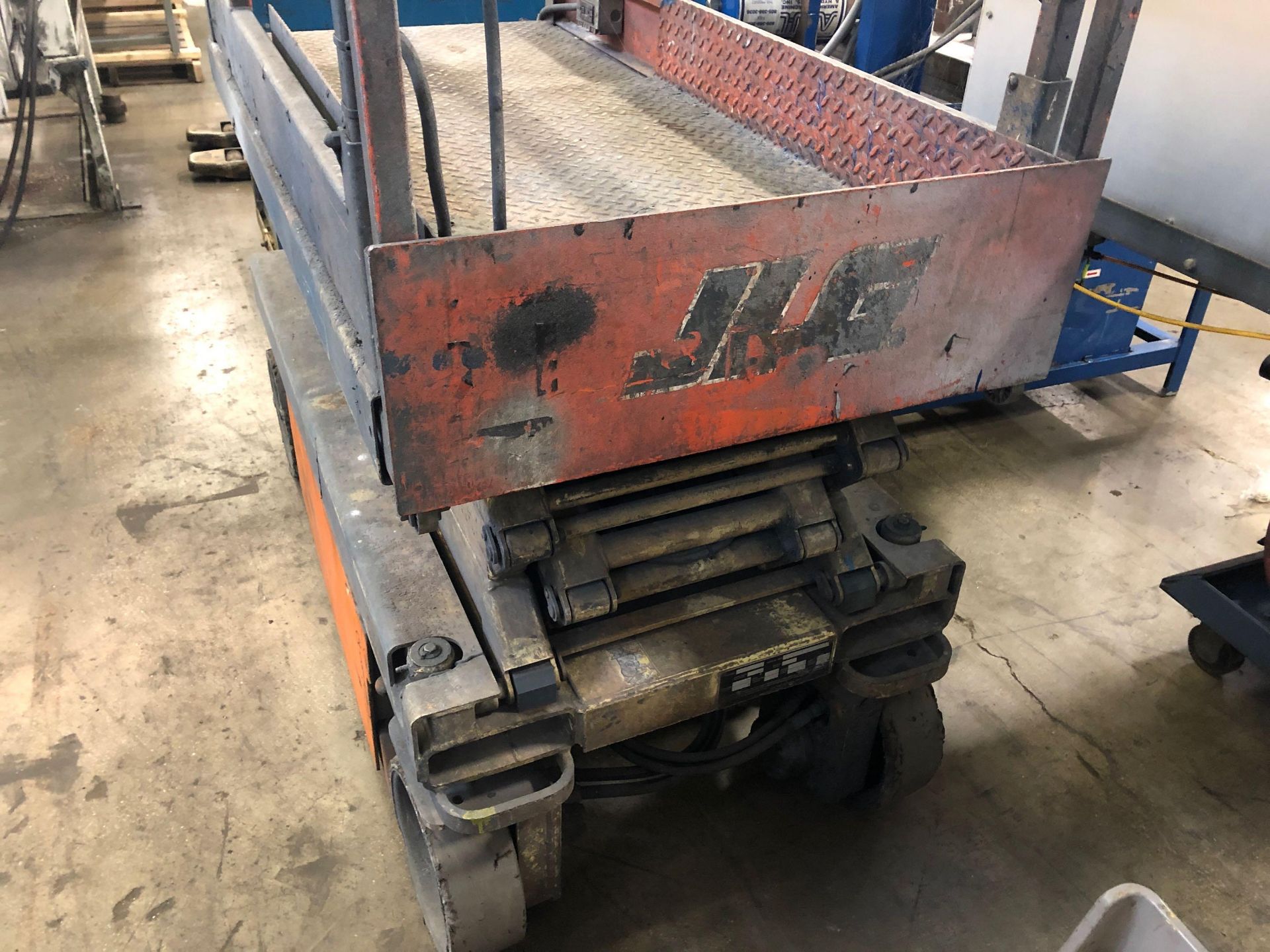 JLG 1932e2 scissor lift - Image 2 of 7