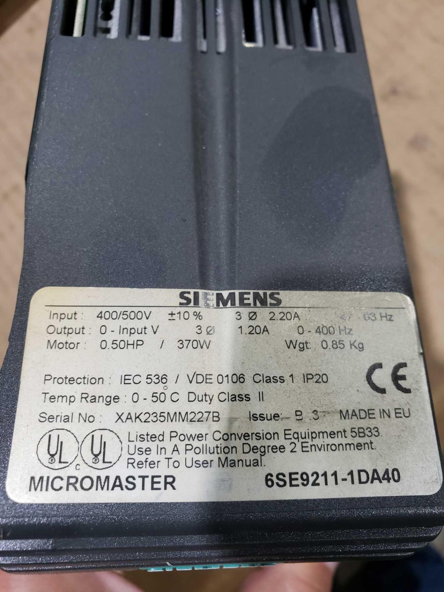 Qty 4 Siemens Micromaster model 6SE9211-1DA40. Plastic cases are damaged during removal. Parts units - Image 2 of 2