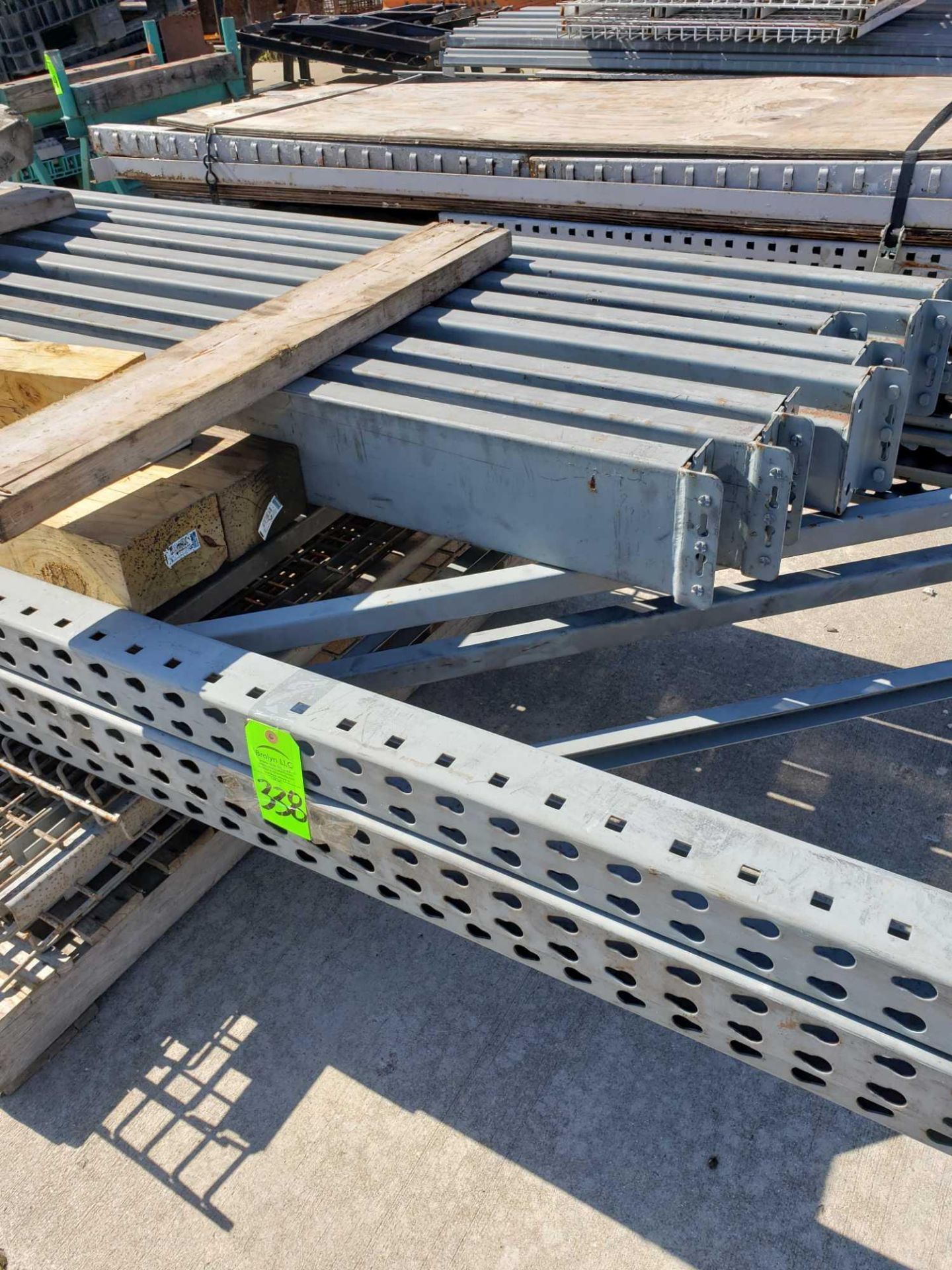 Pallet racking. 3 uprights with crossbars and decking - Image 2 of 5