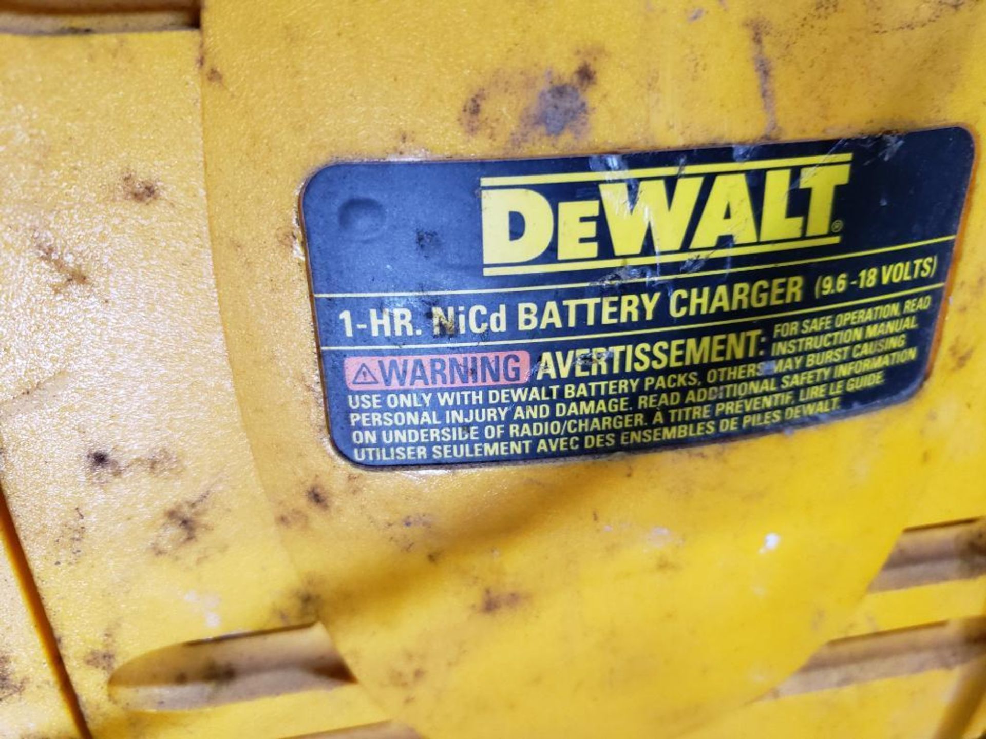 Dewalt radio / Charger - Image 3 of 3