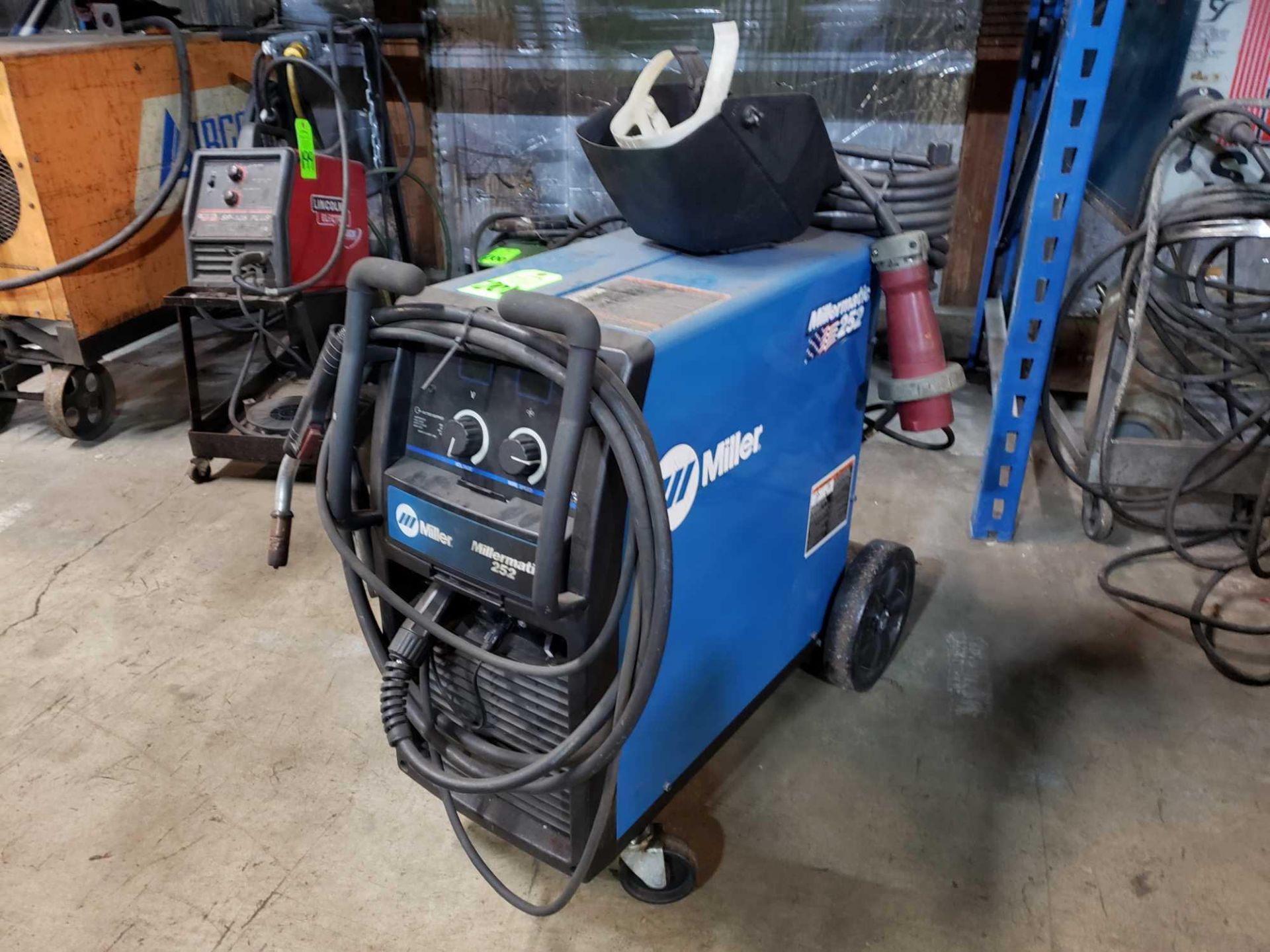 Miller Millermatic 252 welder. Complete with leads, gun, gas valve. 230/460/575v. Phase 1.