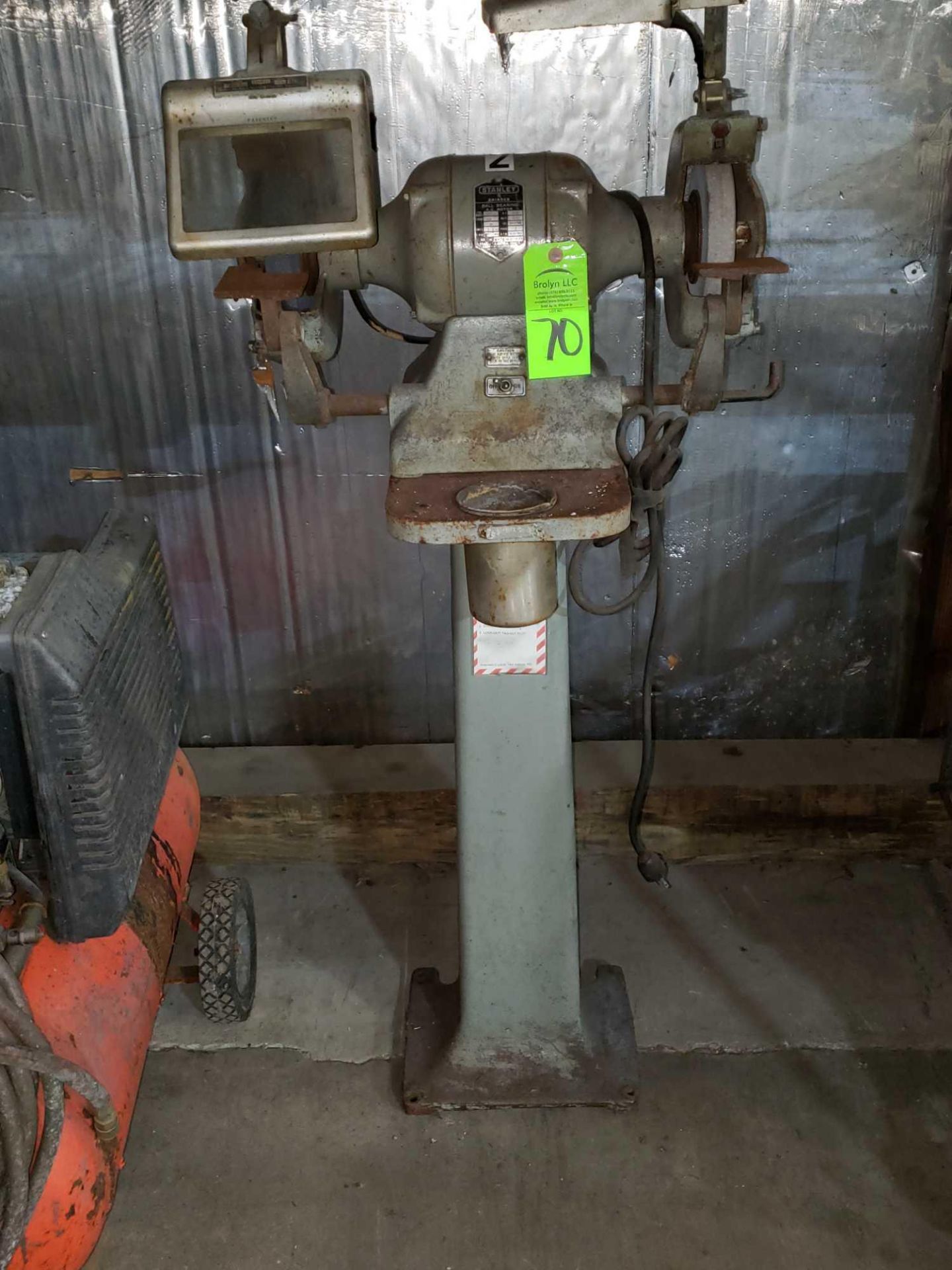 Stanley type 257 industrial production grinder. 1/2hp. 115v.