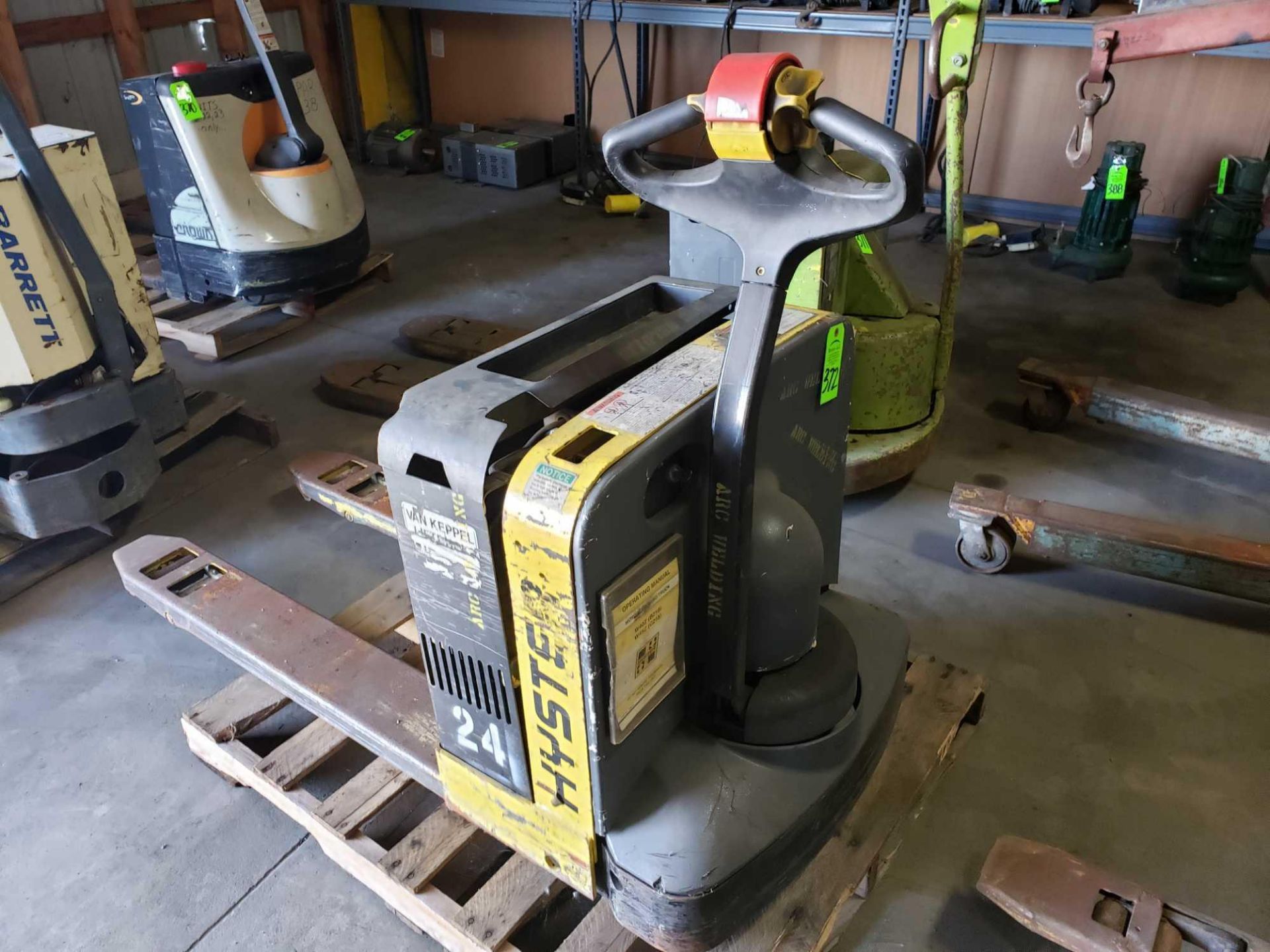 Hyster 4000lb, 24v electric power pallet jack