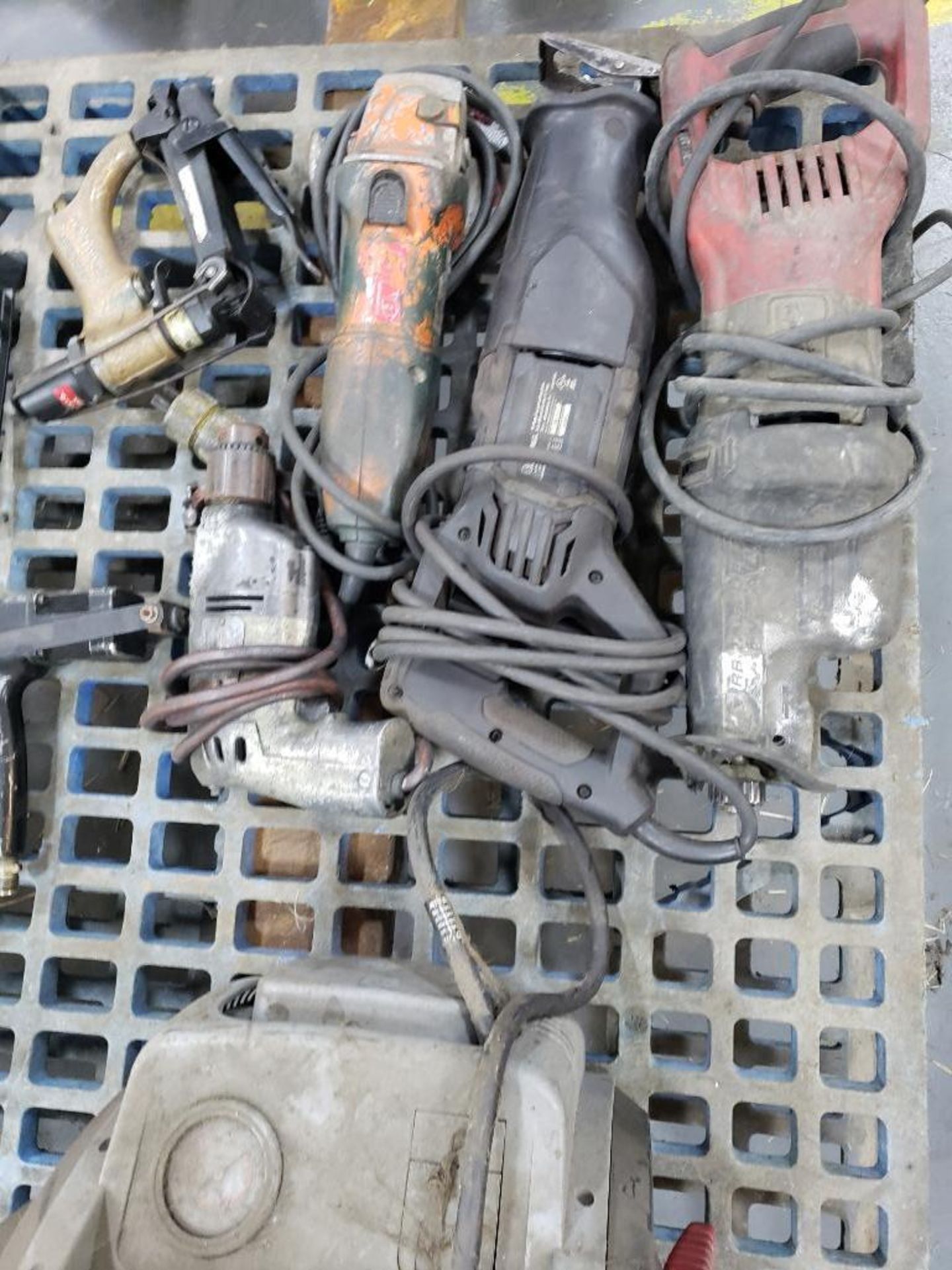 Pallet of assorted power tools, staple guns, box of staples, and charger. - Image 6 of 7