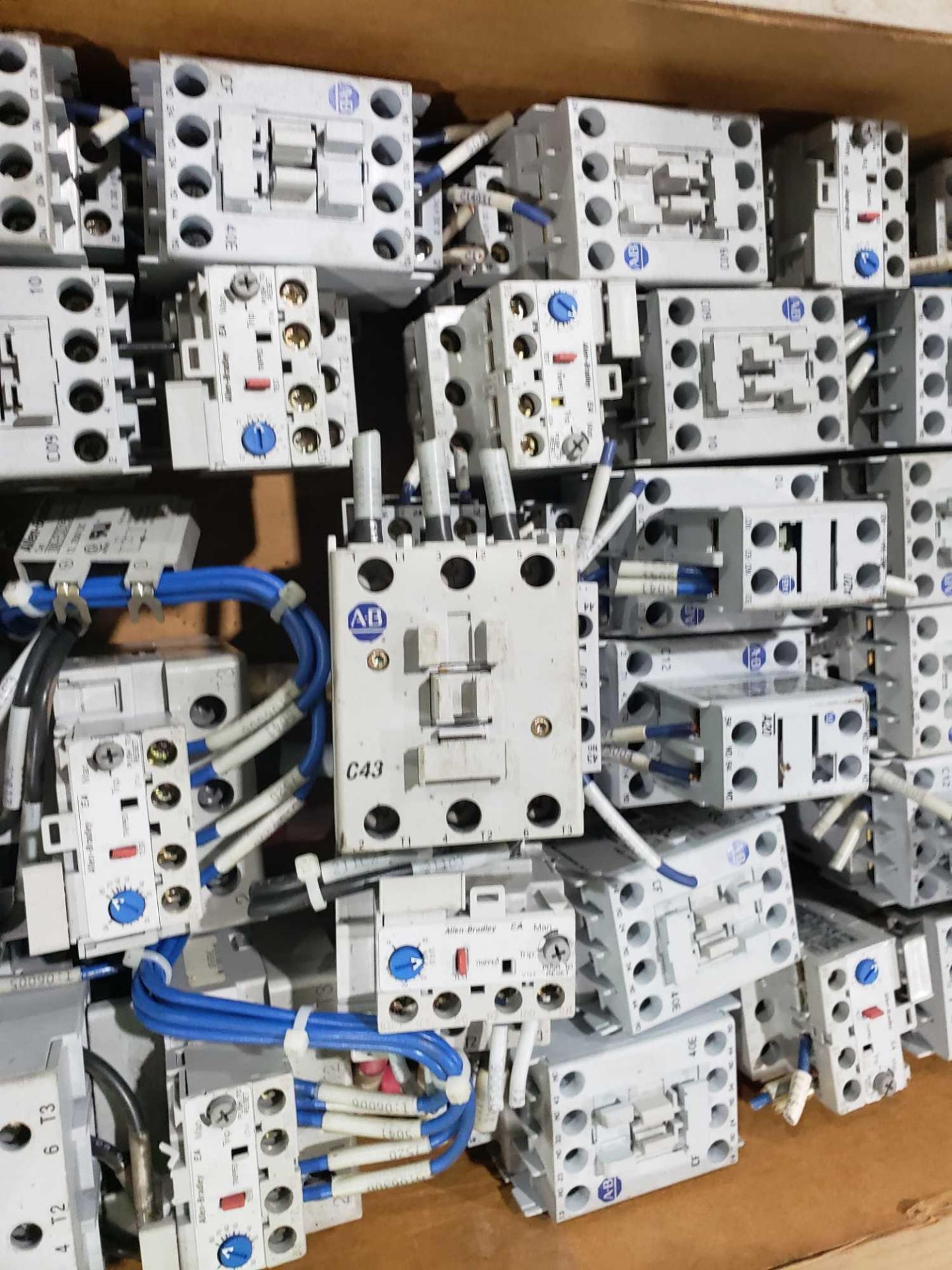 Large Qty of Allen Bradley Contactors in assorted sizes and part numbers. - Image 3 of 4