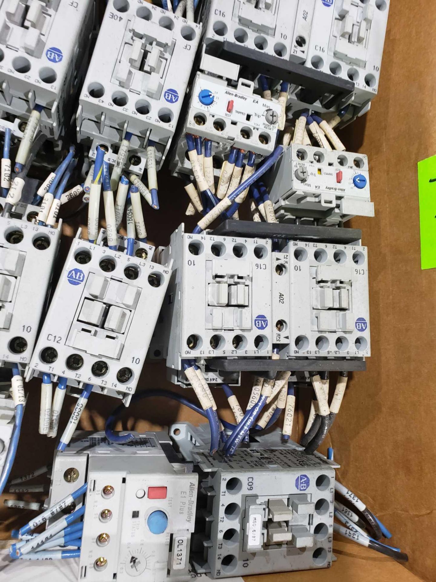 Large Qty of Allen Bradley Contactors in assorted sizes and part numbers. - Image 4 of 5