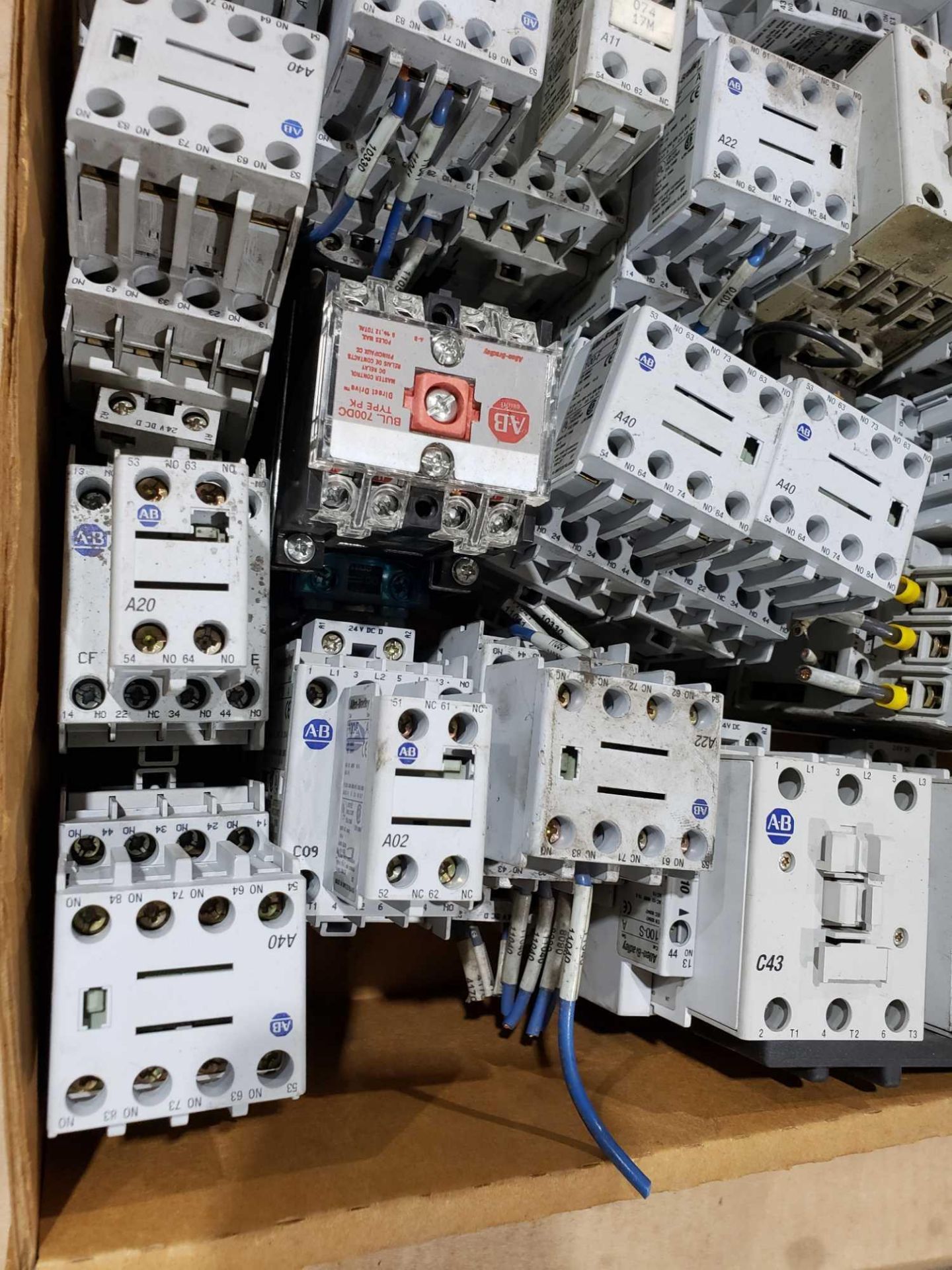 Large Qty of Allen Bradley Contactors in assorted sizes and part numbers. - Image 4 of 5